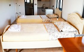 Vila Aliaj Special Rooftop Room For Two